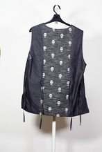 Load image into Gallery viewer, Back print V-neck vest